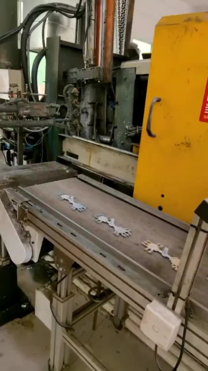 金属工艺品压铸生产过程