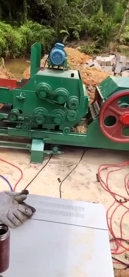 鼓式破碎机木屑机竹片机自动进料木材粉碎机