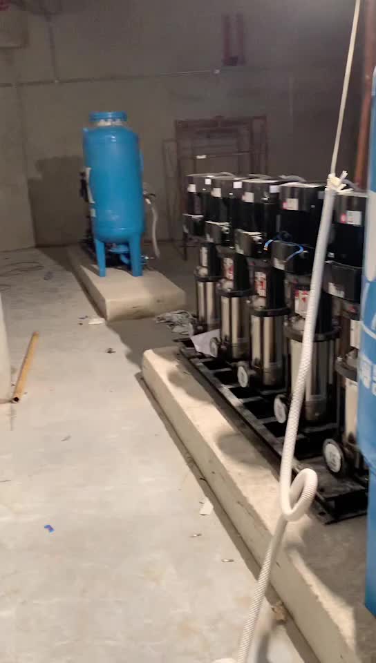 箱泵一体化设备 成套变频恒压供水系统 水箱安装实拍